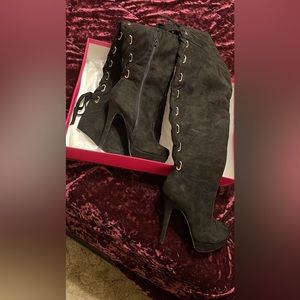 new unused shoes in good condition